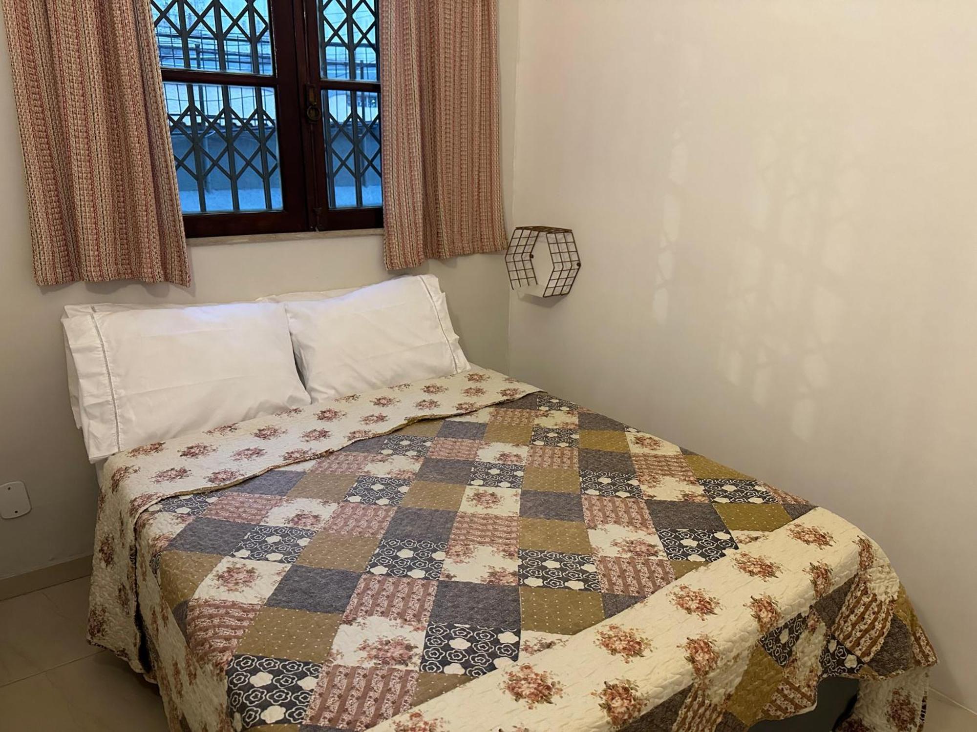 Quarto Duplo Standard com Banheiro Compartilhado